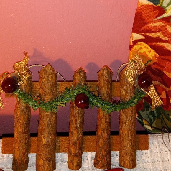 VINTAGE COLORFUL VARIETY OF CHRISTMAS TREE ORNAMENTS, LOT OF 12 - Picture 12 of 12